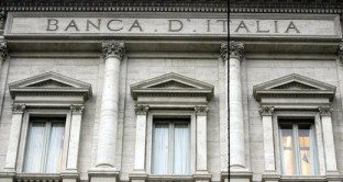 Secolare roccaforte di privilegi, la banca centrale italiana sarà presto svuotata dei suoi poteri di vigilanza dalla Bce. Ma lo Stato continua a buttare soldi per cose inutili
