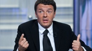 Renzi si paragona ad Obama ma spunta il sospetto che abbia pagato una tv locale per mandare in onda uno spot a suo favore