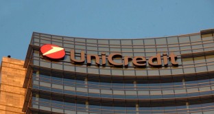 Banche italiane affondate in borsa da inizio anno. E scoppia il caso Unicredit, che perde il 52% quest'anno. Azioni ancora a rischio. 