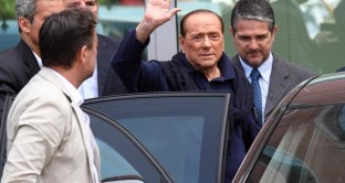 Vittorio Feltri suggerisce a Silvio Berlusconi l'unica strategia, a suo dire, per uscire dall'angolo: porsi a capo di una campagna  euro-scettica.