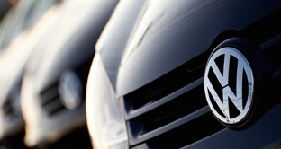 I risarcimenti per lo scandalo Volkswagen in Italia potrebbero portare nelle tasche degli automobilisti circa 500 euro per ogni anno per cui viene chiesto il rimborso. Come è stata calcolata la cifra e come aderire alla class action