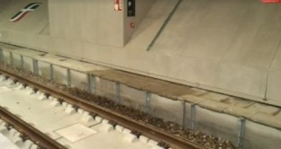 Pesanti infiltrazioni nel nuovo scale sotterraneo bolognese: i tecnici delle Ferrovie dello Stato si giustificano spiegando che il cantiere è ancora aperto e che i lavori di impermeabilizzazione non sono terminati