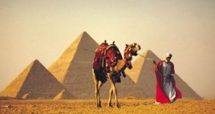 La Farnesina sconsiglia alcune località dell'Egitto per le vacanze, ma ormai l'intero Paese sembra essere a rischio.