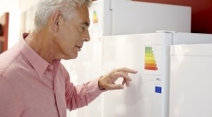 Il frigorifero consuma molto: ma è possibile risparmiare elettricità in maniera intelligente?