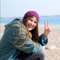 Ci sono storie individuali che, però, raccontano una storia collettiva: è la vicenda di Ayse, raccontata anche da Zerocalcare, morta combattendo l’ISIS.