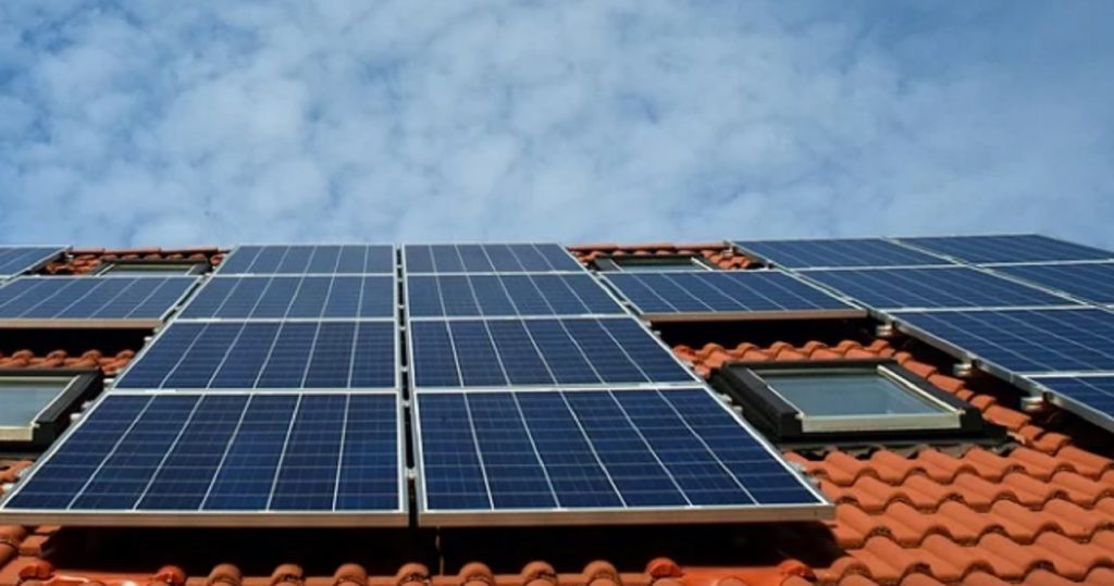 Contro il caro energia sono molte le invenzioni per risparmiare.
