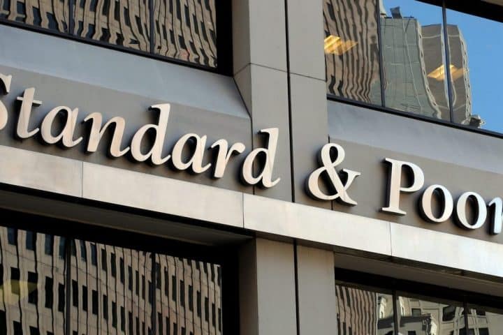 Rating debito, S&P promuove BTp a BBB+