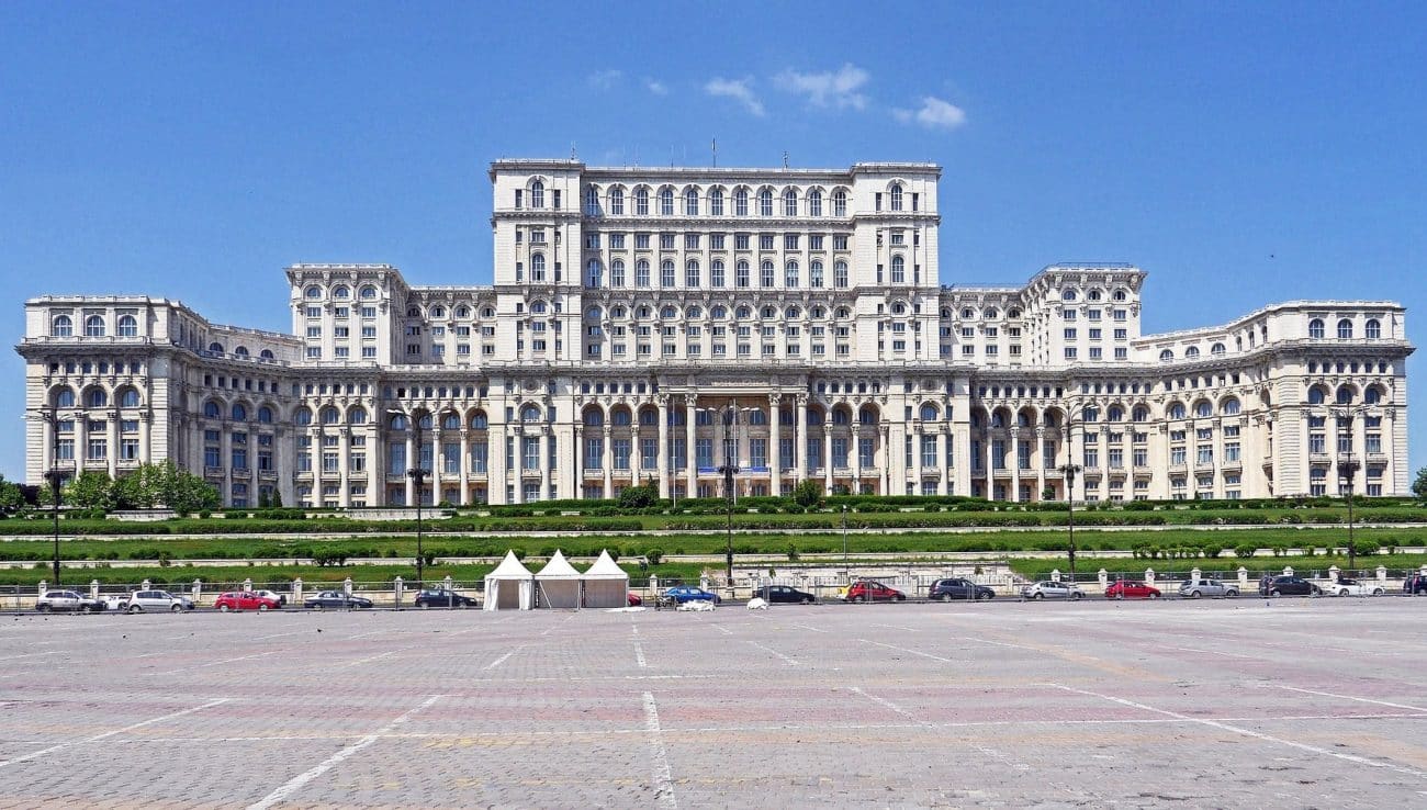 Bond Romania, rendimenti alti per scadenze lunghe