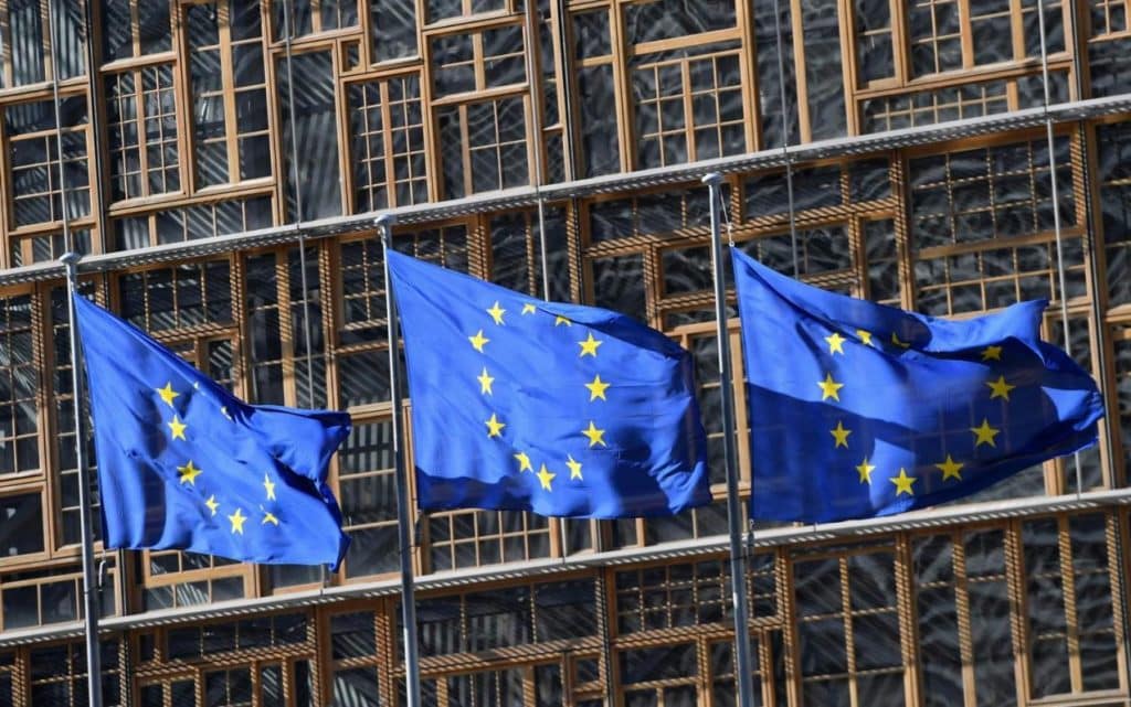 Riforma del MES, in cambio dell'emissione di Eurobond per contenere i rischi a carico dei BTp. La proposta lanciata da Banca d'Italia fa discutere. Servirebbe a salvaguardare i nostri titoli di stato?