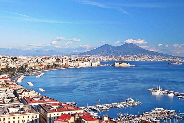 Reddito di Cittadinanza con rivoluzione a Napoli: lavoro per il Comune e sospensione dopo assenza di 24 ore