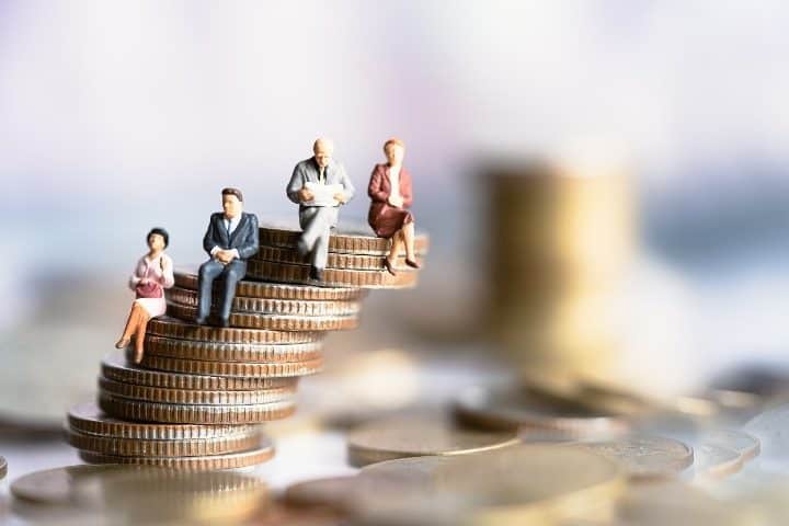 Nuove ipotesi di riforma delle pensioni e si parte dal blocco dell'aumento dei requisiti dal 2027 proseguendo tra diverse misure.