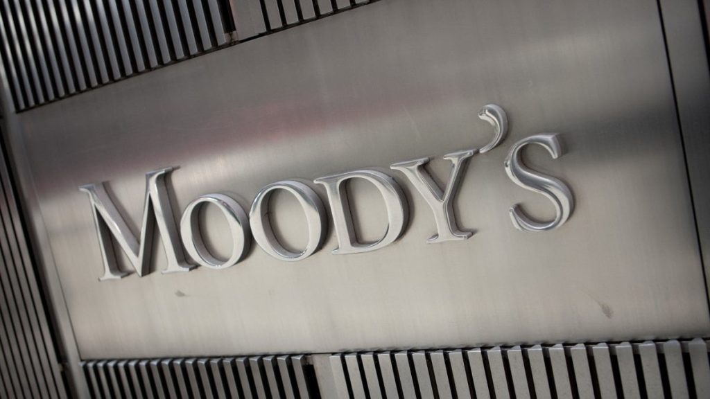 Moody's declassa rating Oat, spread francese su