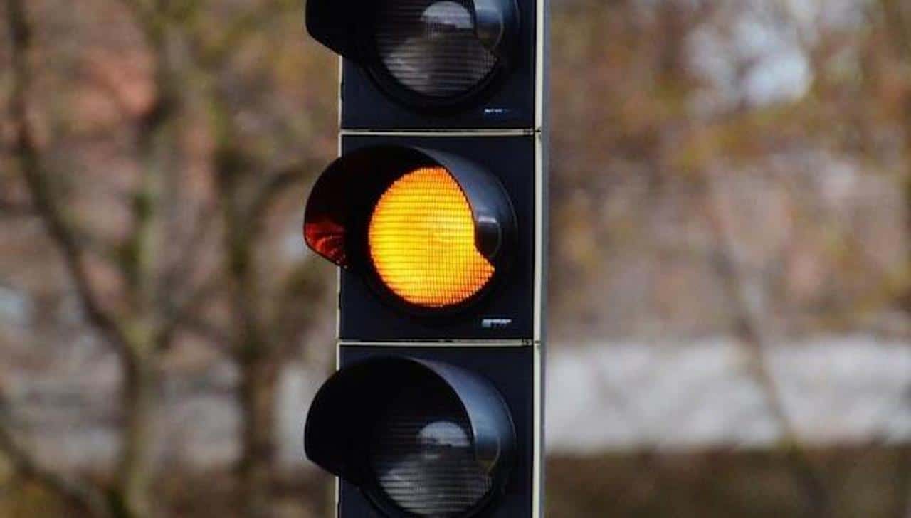 semaforo giallo