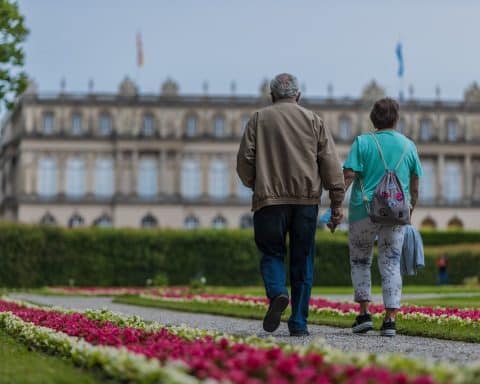 L'assegno della pensione di vecchiaia scende con l'età